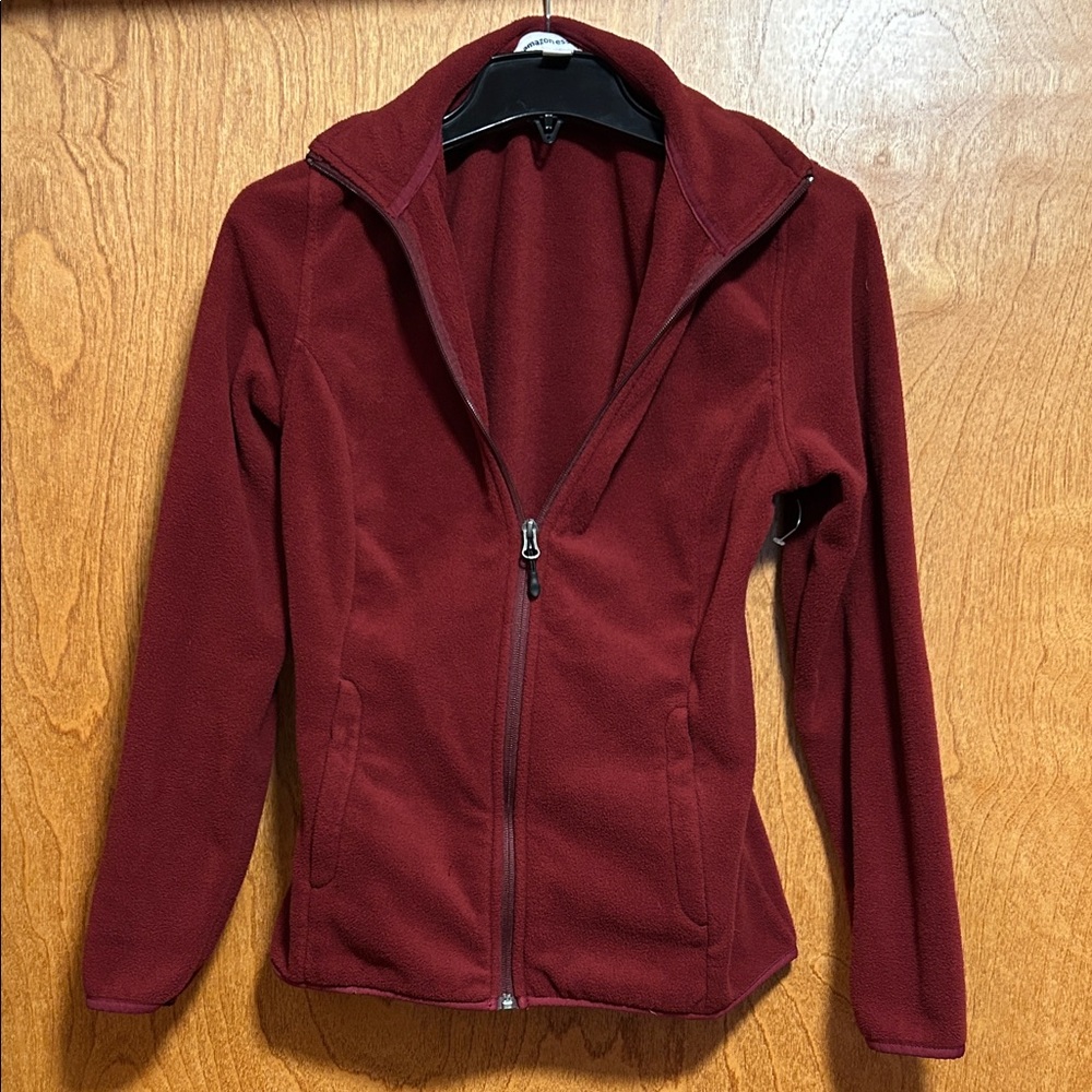 Amazon Essentials Women's Burgundy Fleece Jacket